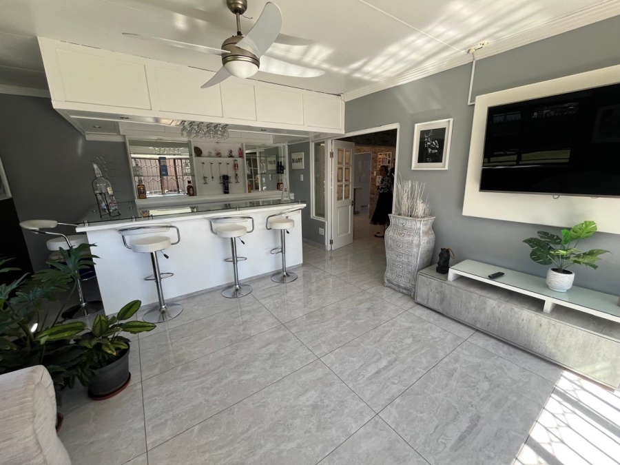4 Bedroom Property for Sale in Brackenhurst Gauteng