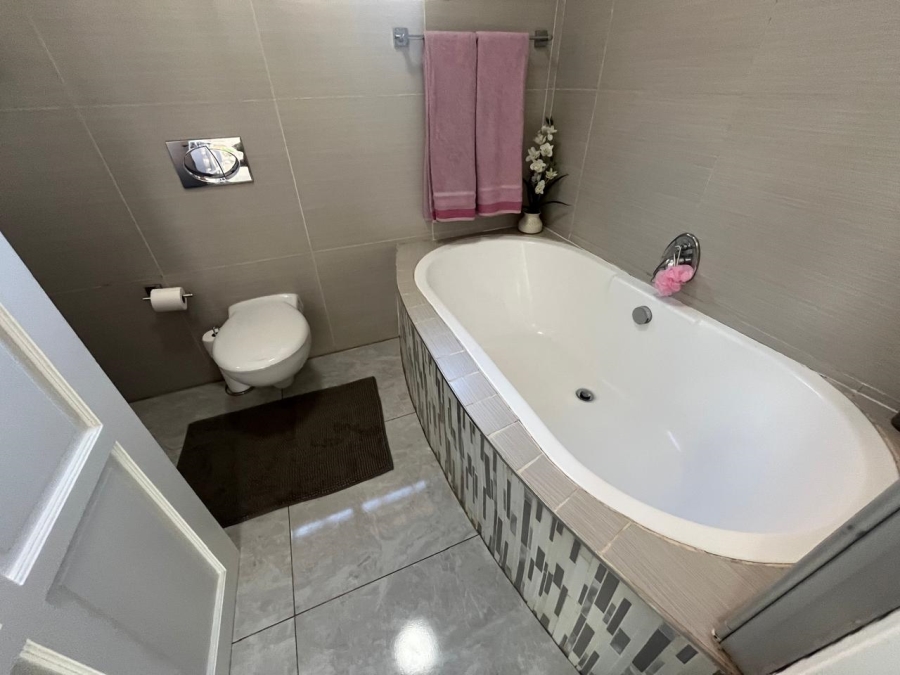 4 Bedroom Property for Sale in Brackenhurst Gauteng
