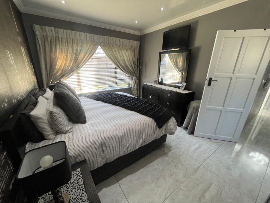 4 Bedroom Property for Sale in Brackenhurst Gauteng