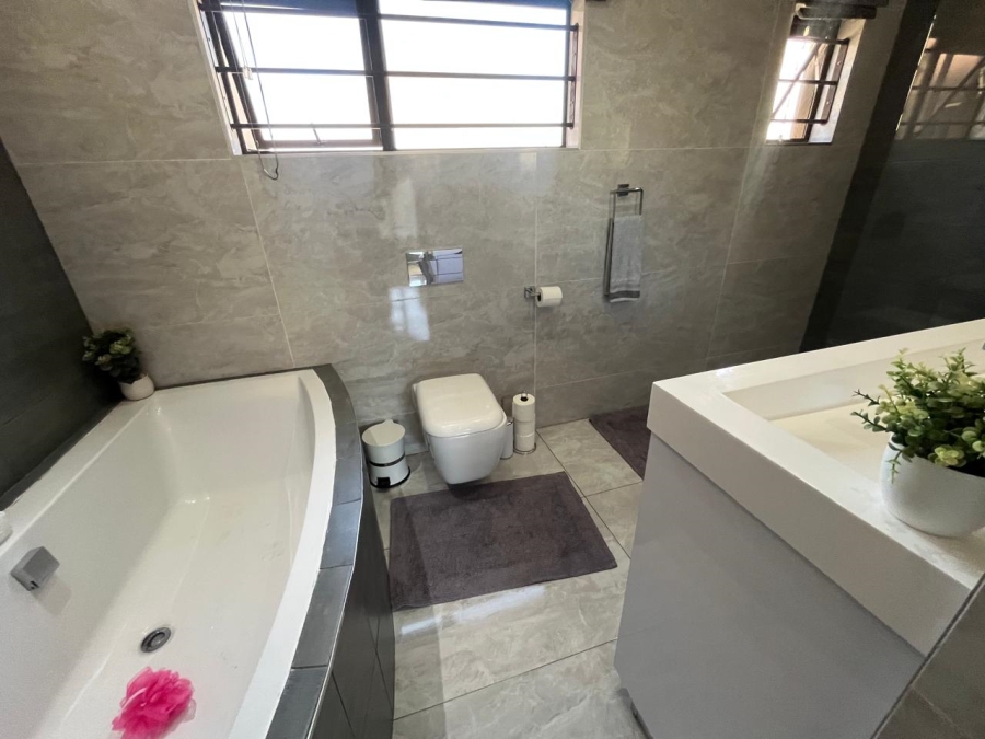 4 Bedroom Property for Sale in Brackenhurst Gauteng
