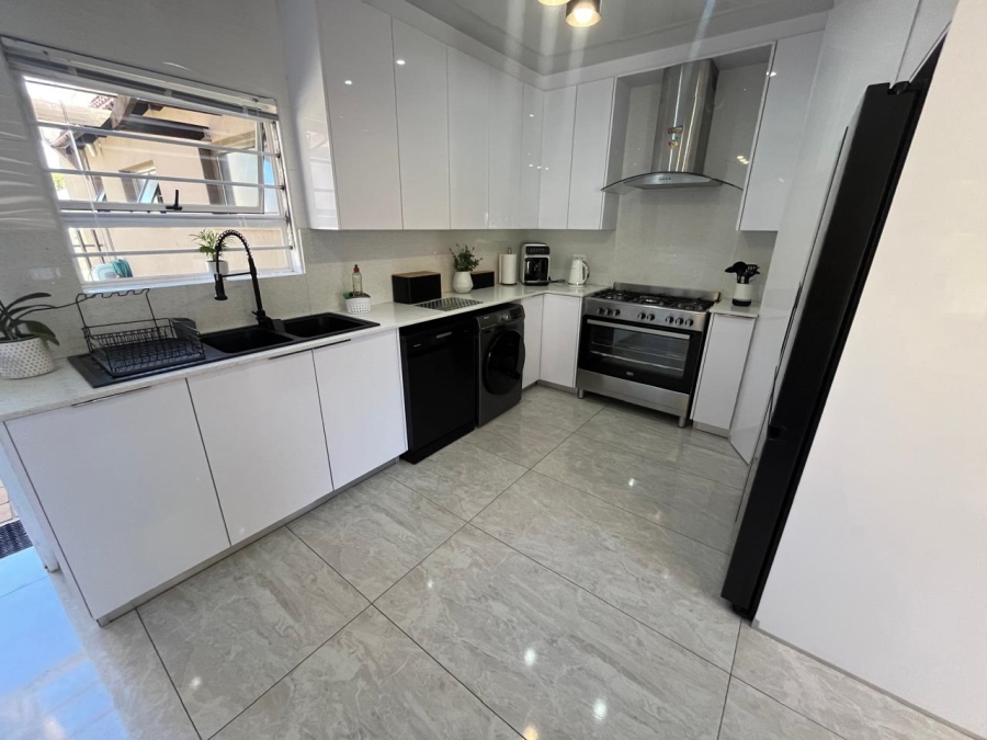 4 Bedroom Property for Sale in Brackenhurst Gauteng