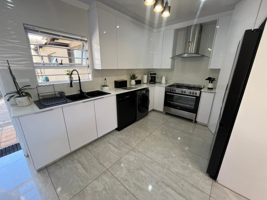 4 Bedroom Property for Sale in Brackenhurst Gauteng