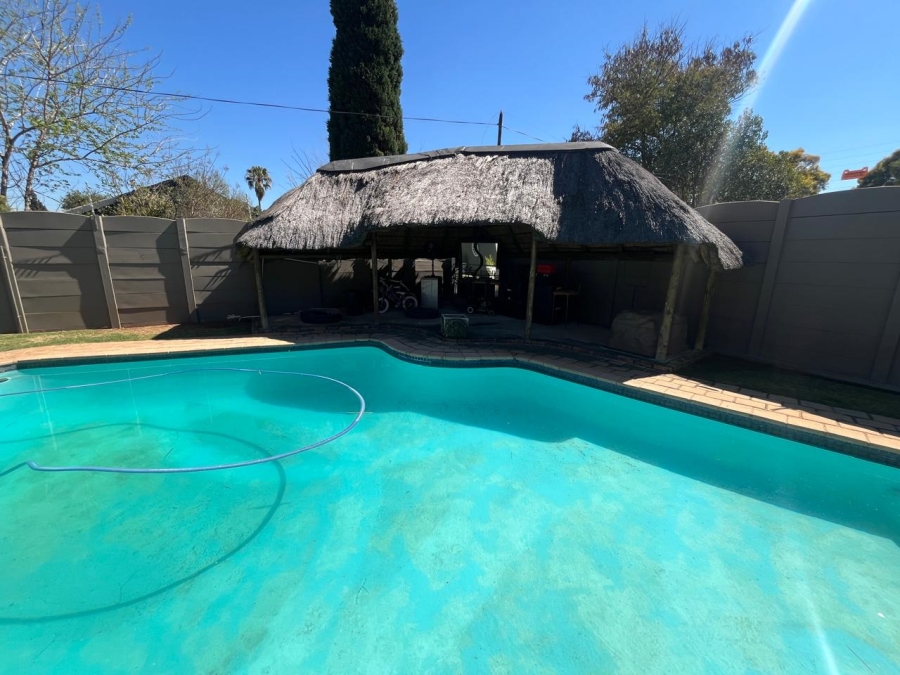 4 Bedroom Property for Sale in Brackenhurst Gauteng