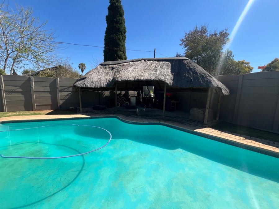 4 Bedroom Property for Sale in Brackenhurst Gauteng
