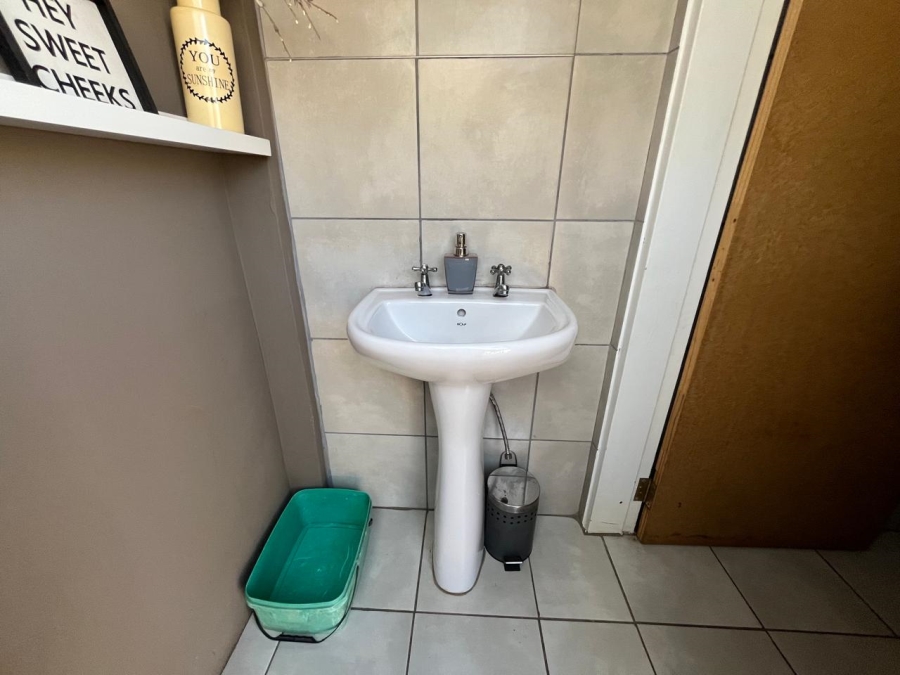 4 Bedroom Property for Sale in Brackenhurst Gauteng