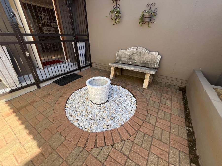 4 Bedroom Property for Sale in Brackenhurst Gauteng