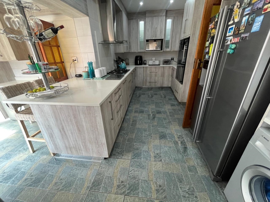4 Bedroom Property for Sale in Randhart Gauteng