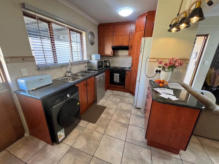 3 Bedroom Property for Sale in Albertsdal Gauteng