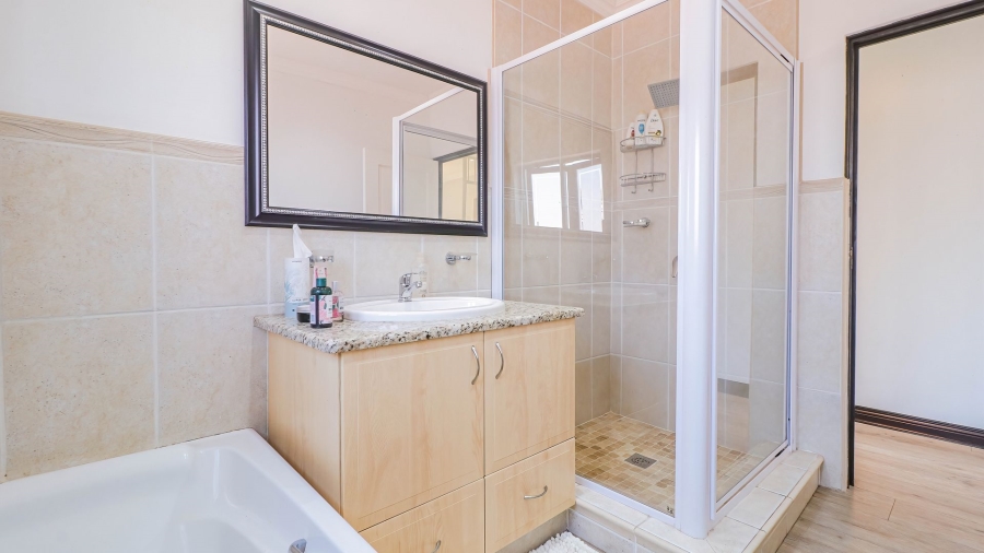 3 Bedroom Property for Sale in Beverley Gauteng