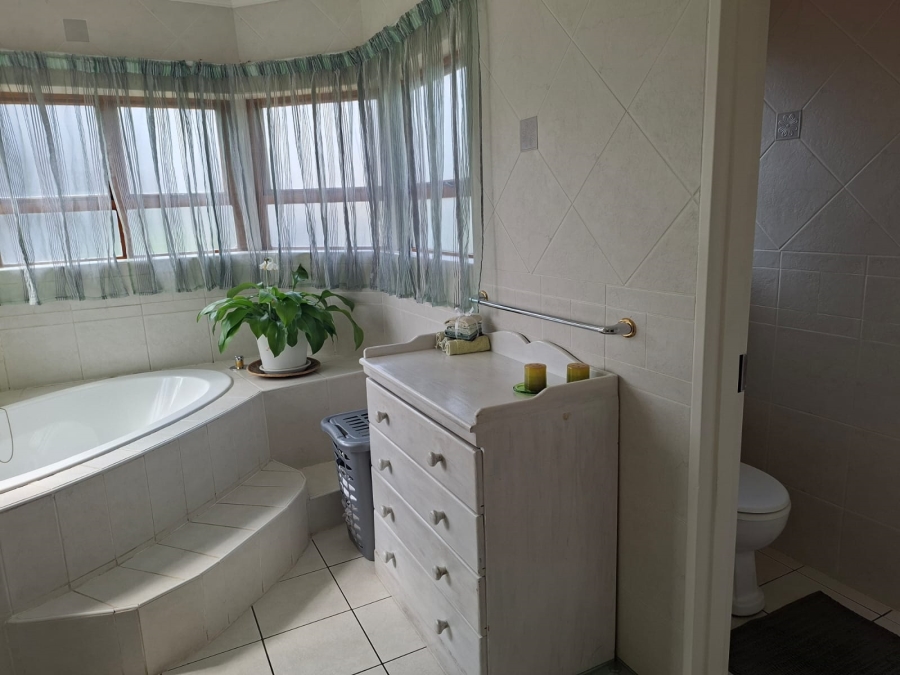 3 Bedroom Property for Sale in Glen Marais Gauteng