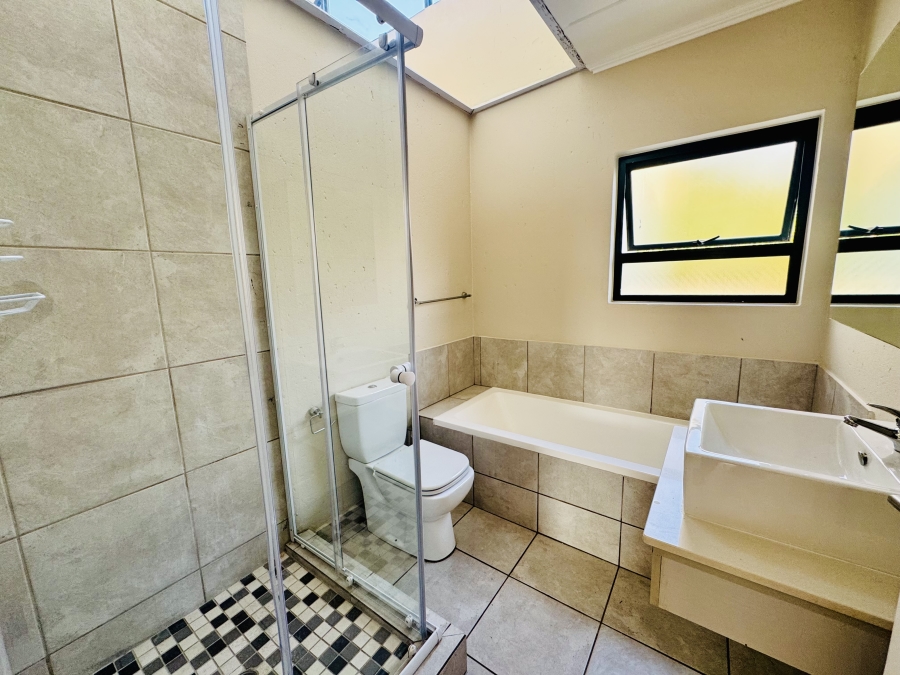 To Let 3 Bedroom Property for Rent in Beverley Gauteng