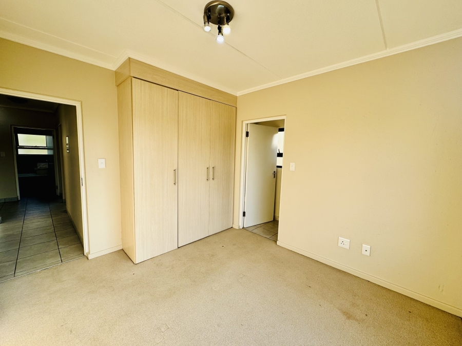 To Let 3 Bedroom Property for Rent in Beverley Gauteng