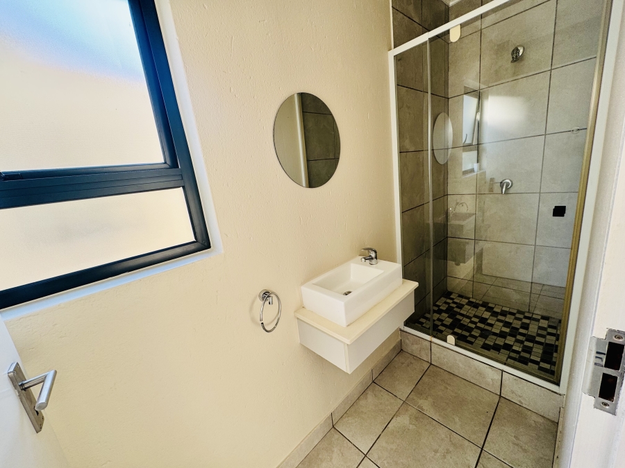 To Let 3 Bedroom Property for Rent in Beverley Gauteng