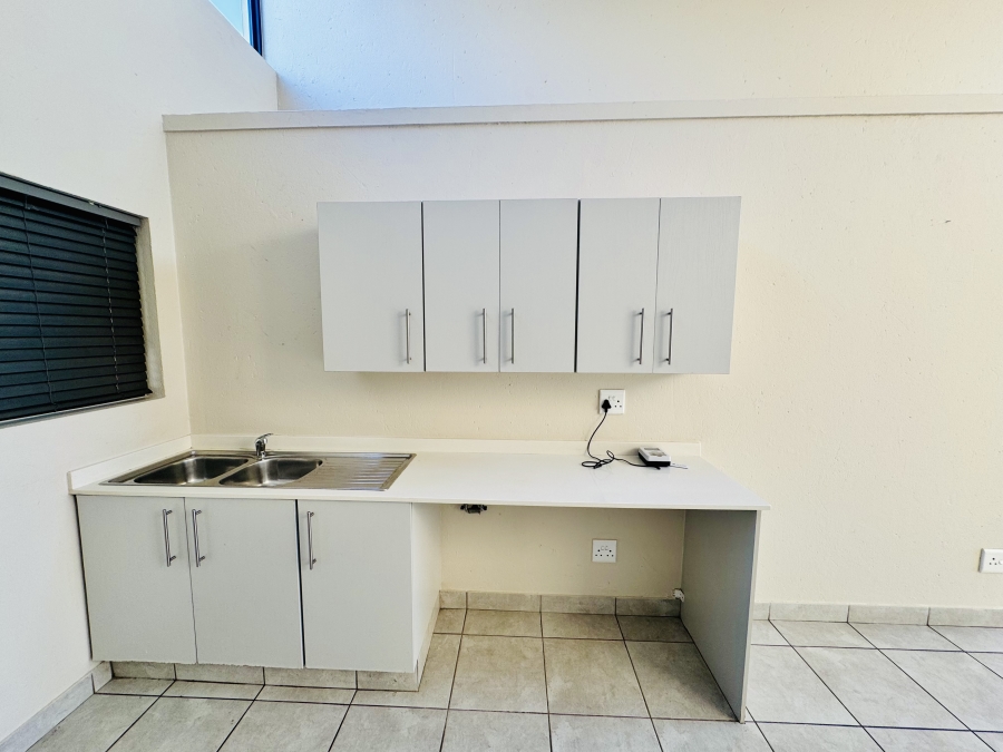To Let 3 Bedroom Property for Rent in Beverley Gauteng
