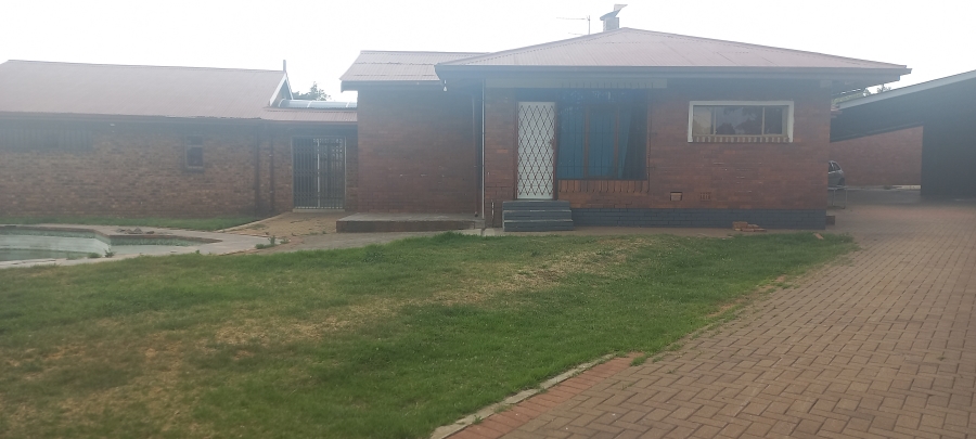 To Let 3 Bedroom Property for Rent in Selection Park Gauteng