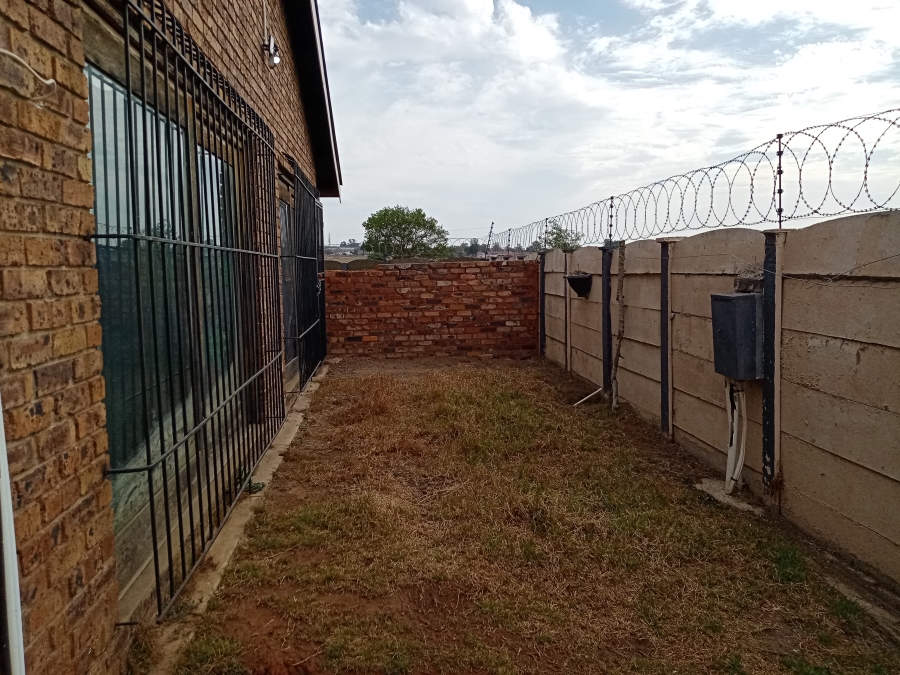To Let 3 Bedroom Property for Rent in Selection Park Gauteng