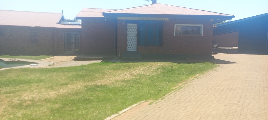 To Let 3 Bedroom Property for Rent in Selection Park Gauteng