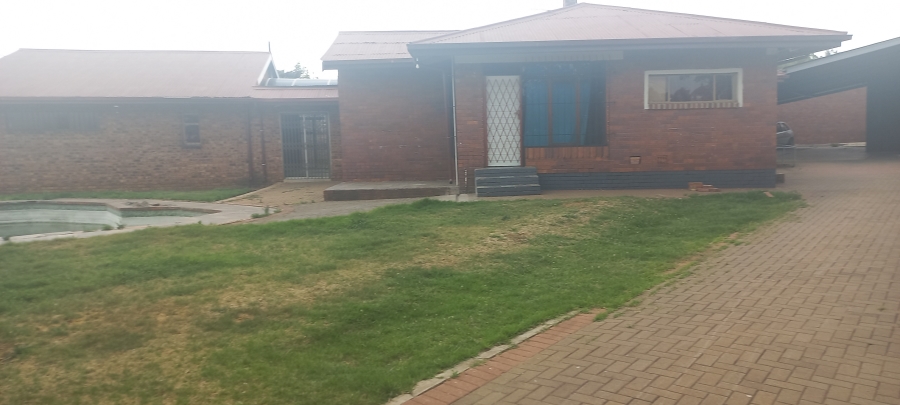 To Let 3 Bedroom Property for Rent in Selection Park Gauteng