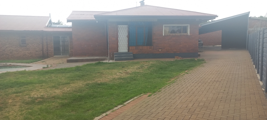 To Let 3 Bedroom Property for Rent in Selection Park Gauteng