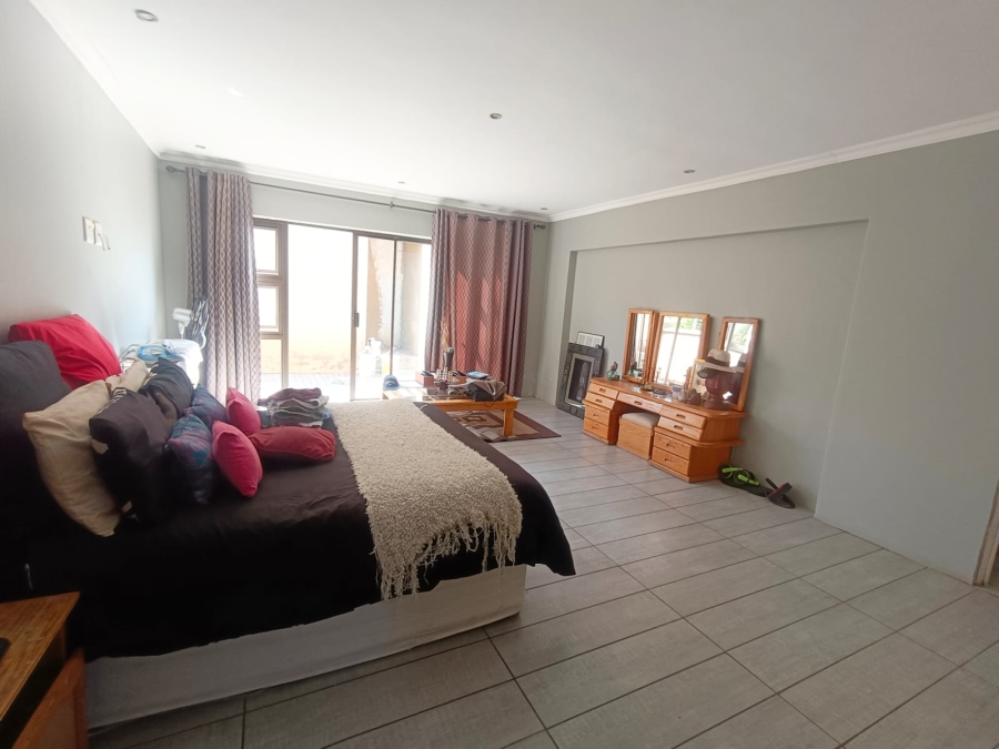 4 Bedroom Property for Sale in Vanderbijlpark SE 8 Gauteng