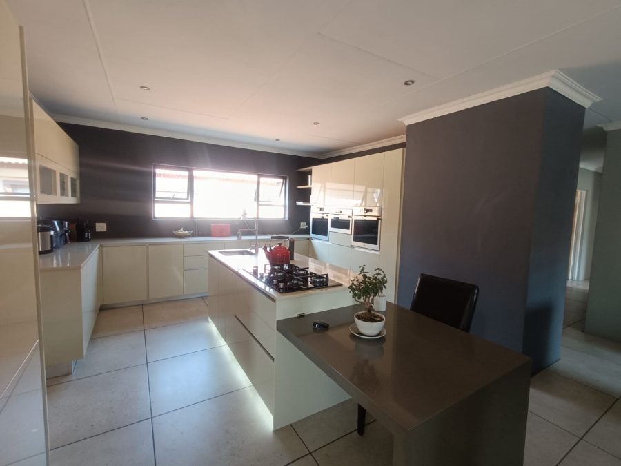 4 Bedroom Property for Sale in Vanderbijlpark SE 8 Gauteng