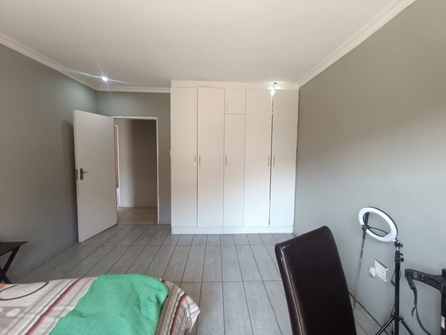 4 Bedroom Property for Sale in Vanderbijlpark SE 8 Gauteng