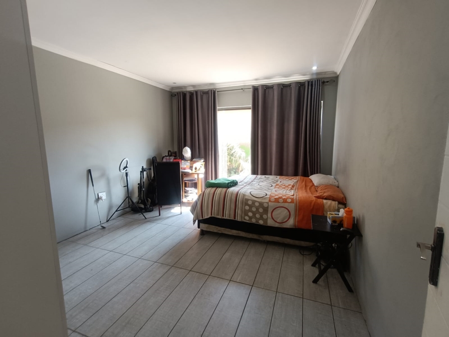 4 Bedroom Property for Sale in Vanderbijlpark SE 8 Gauteng