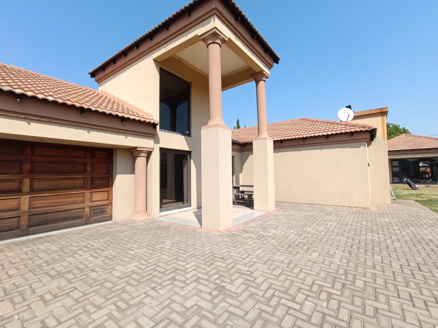 4 Bedroom Property for Sale in Vanderbijlpark SE 8 Gauteng