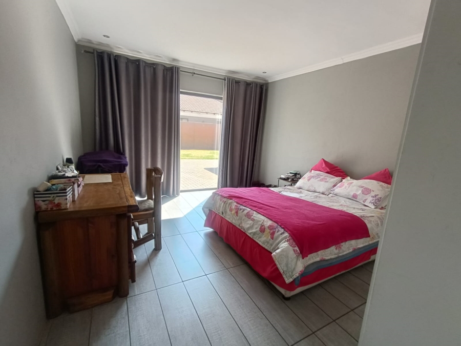 4 Bedroom Property for Sale in Vanderbijlpark SE 8 Gauteng
