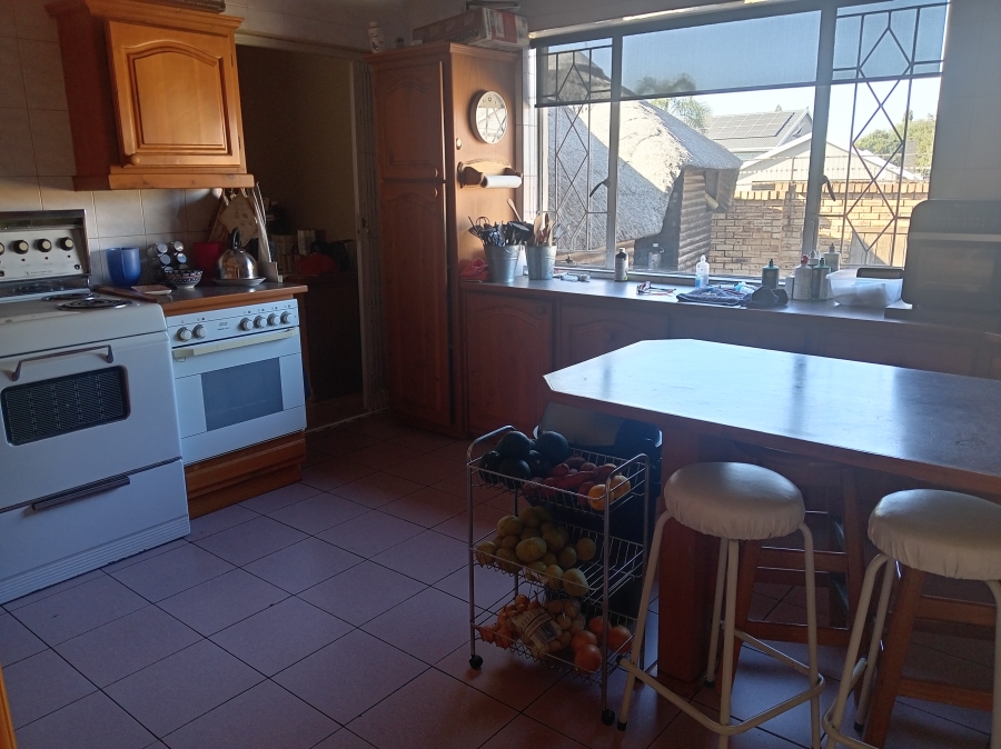To Let 3 Bedroom Property for Rent in Randhart Gauteng