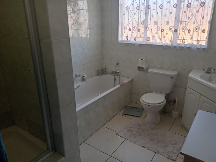 To Let 3 Bedroom Property for Rent in Randhart Gauteng