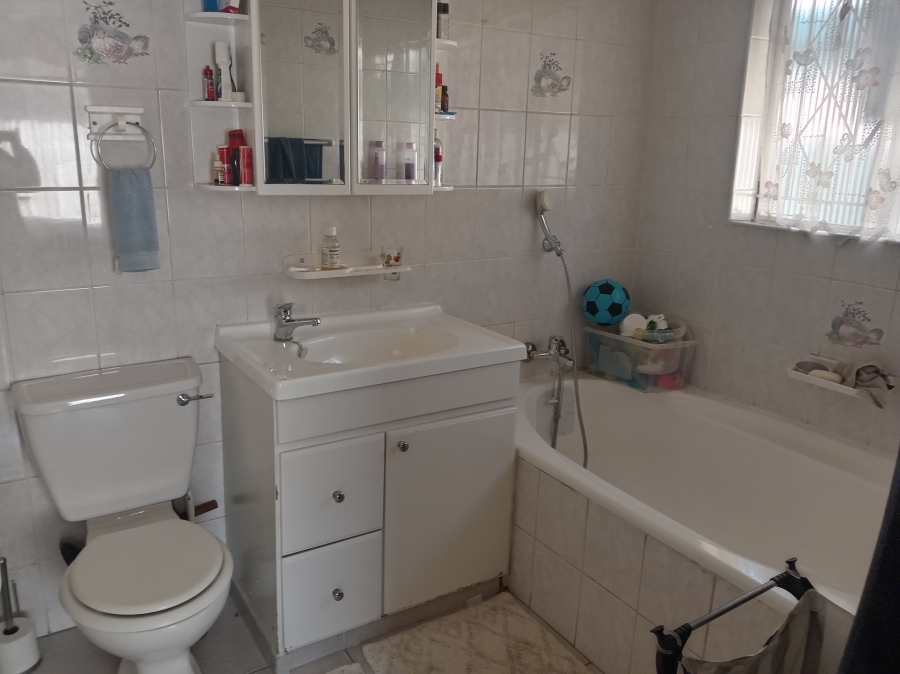 To Let 3 Bedroom Property for Rent in Randhart Gauteng