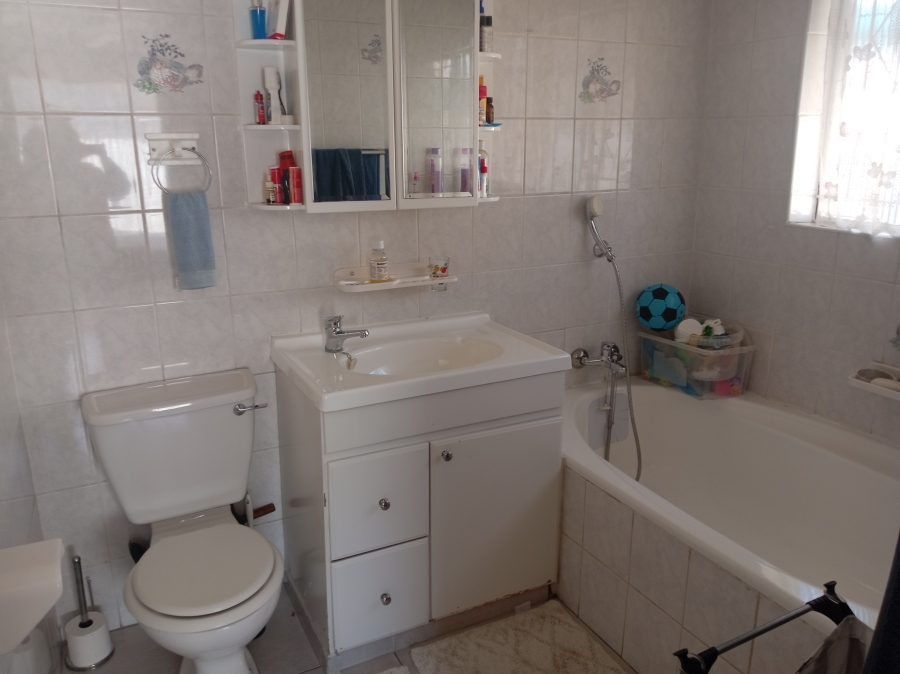 To Let 3 Bedroom Property for Rent in Randhart Gauteng