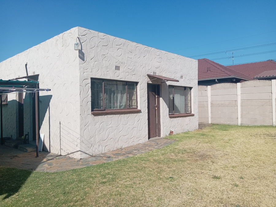 To Let 3 Bedroom Property for Rent in Randhart Gauteng