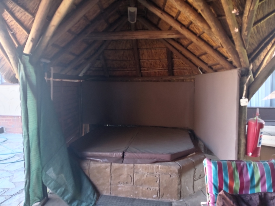 To Let 3 Bedroom Property for Rent in Randhart Gauteng