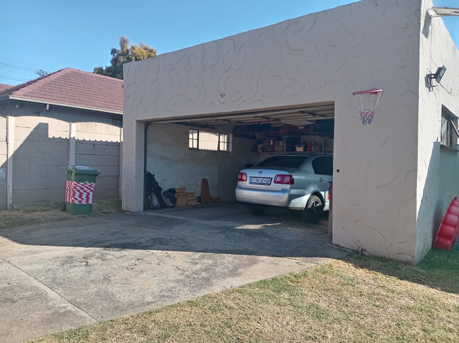 To Let 3 Bedroom Property for Rent in Randhart Gauteng