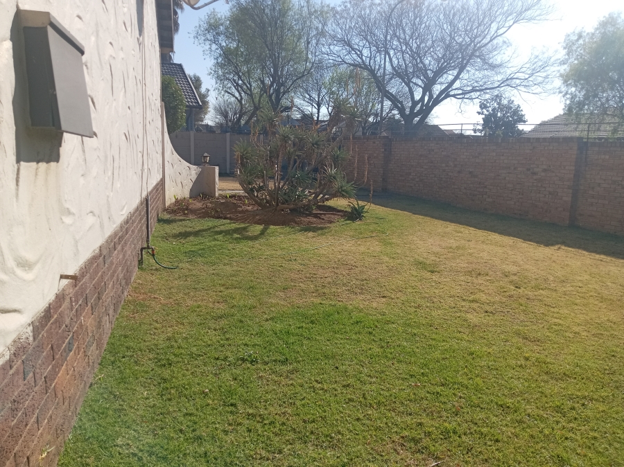 To Let 3 Bedroom Property for Rent in Randhart Gauteng