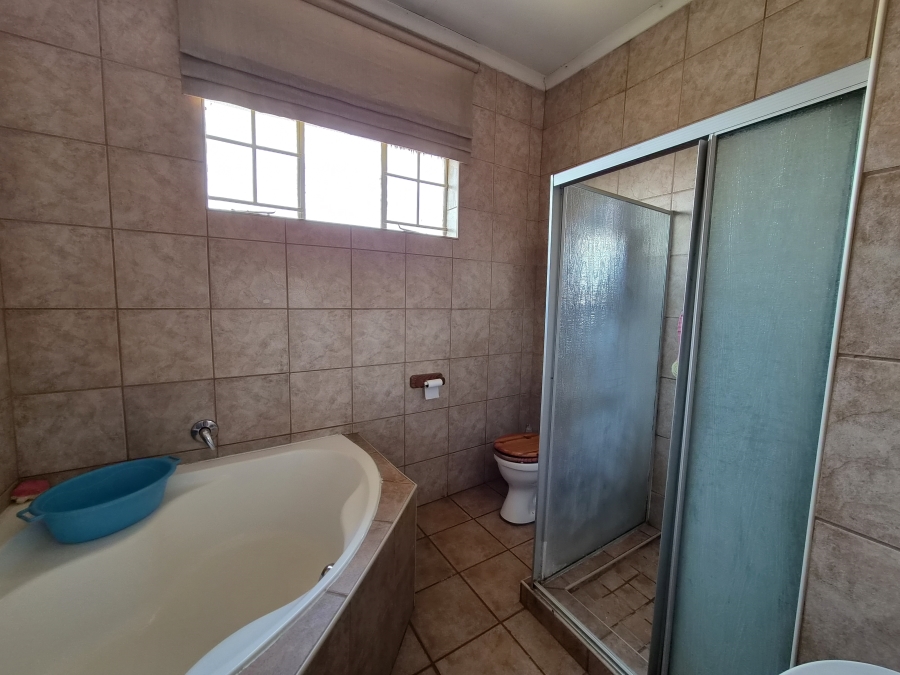 4 Bedroom Property for Sale in Clarens Park Gauteng