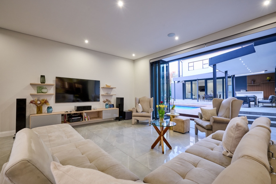 5 Bedroom Property for Sale in Waterfall Country Estate Gauteng