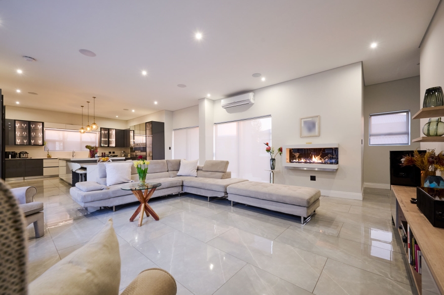 5 Bedroom Property for Sale in Waterfall Country Estate Gauteng