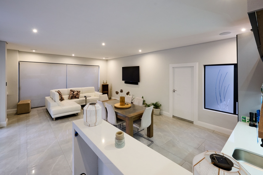5 Bedroom Property for Sale in Waterfall Country Estate Gauteng