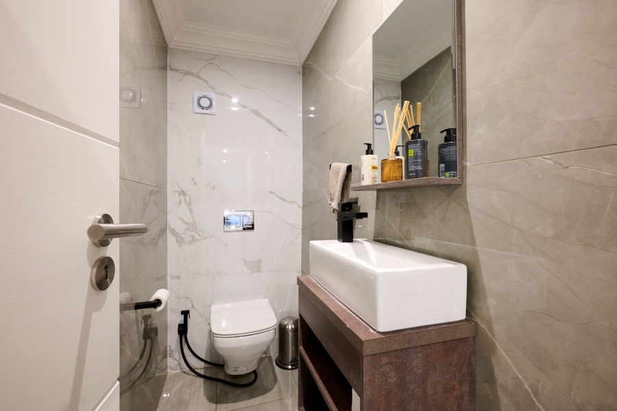 5 Bedroom Property for Sale in Waterfall Country Estate Gauteng