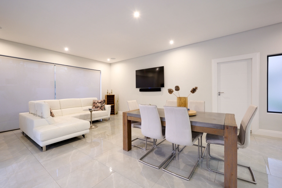 5 Bedroom Property for Sale in Waterfall Country Estate Gauteng