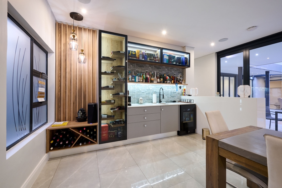 5 Bedroom Property for Sale in Waterfall Country Estate Gauteng