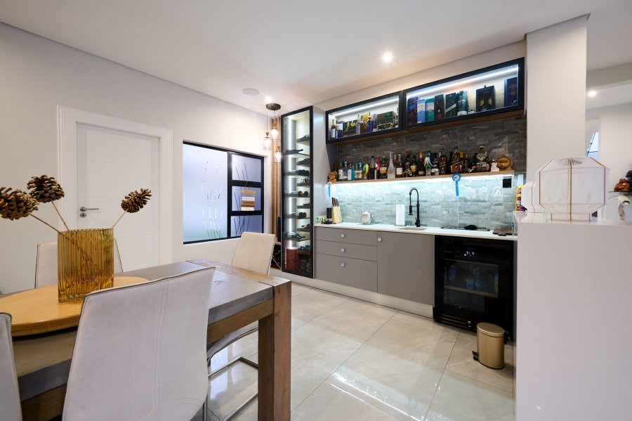 5 Bedroom Property for Sale in Waterfall Country Estate Gauteng