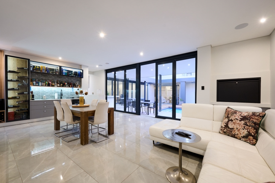 5 Bedroom Property for Sale in Waterfall Country Estate Gauteng