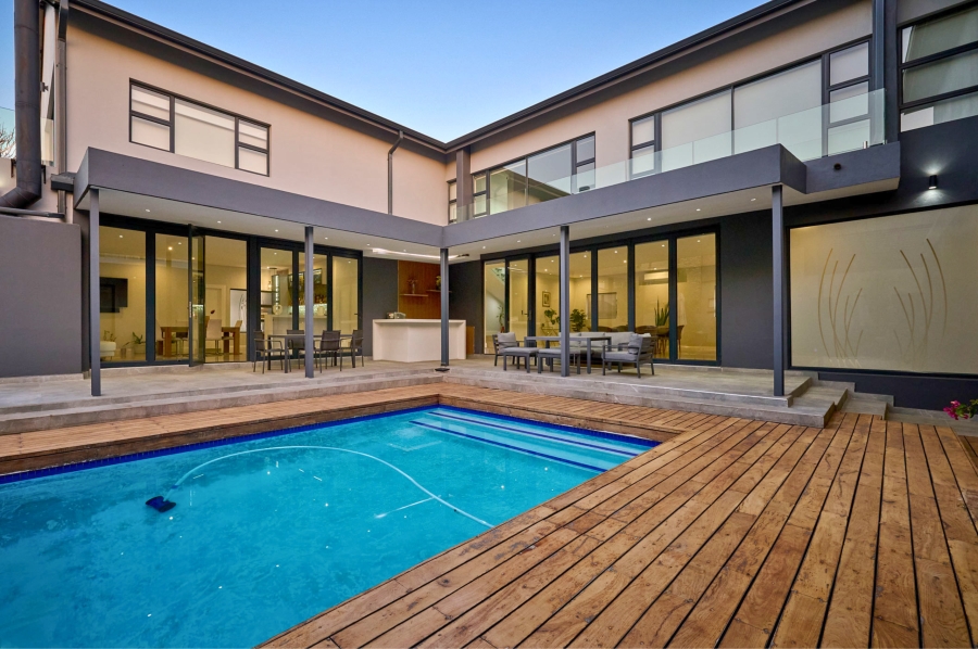 5 Bedroom Property for Sale in Waterfall Country Estate Gauteng