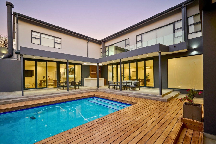 5 Bedroom Property for Sale in Waterfall Country Estate Gauteng