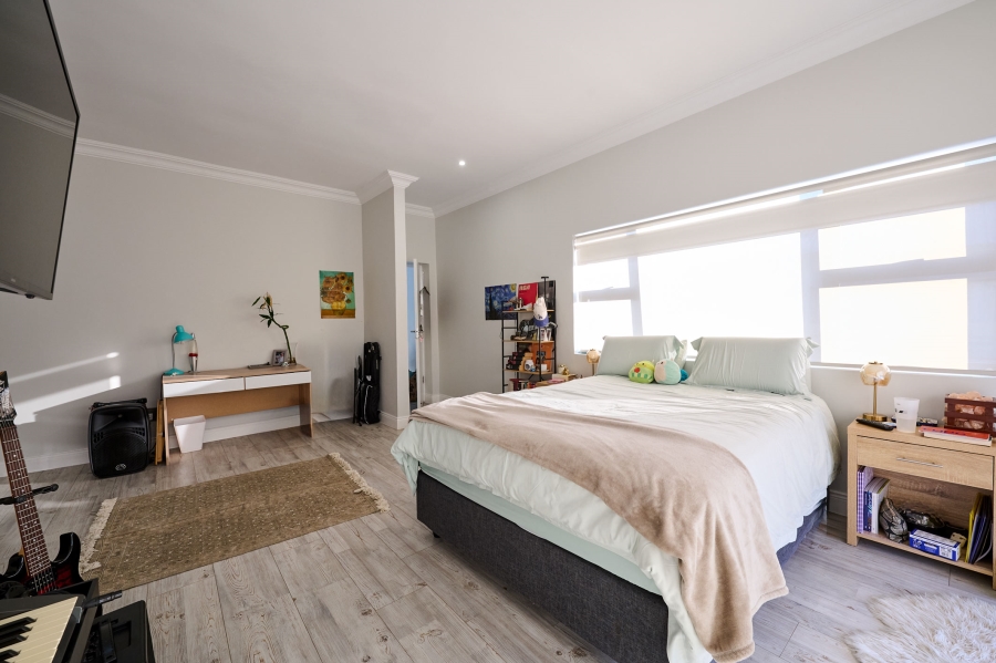 5 Bedroom Property for Sale in Waterfall Country Estate Gauteng
