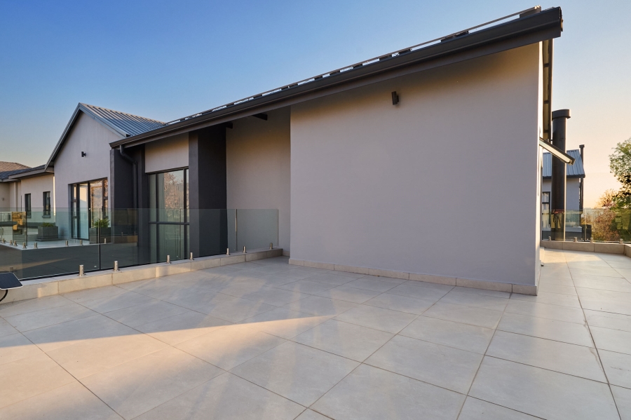 5 Bedroom Property for Sale in Waterfall Country Estate Gauteng